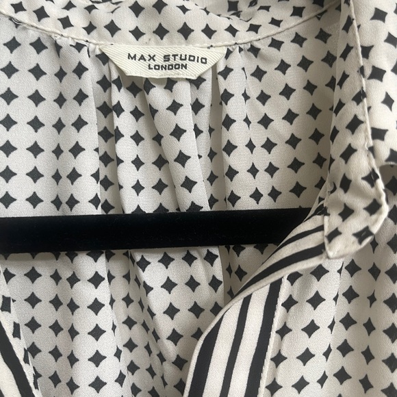 Max Studio Short Sleeve Popover Blouse Black/Ivory Star Dot Size Large - Picture 5 of 8